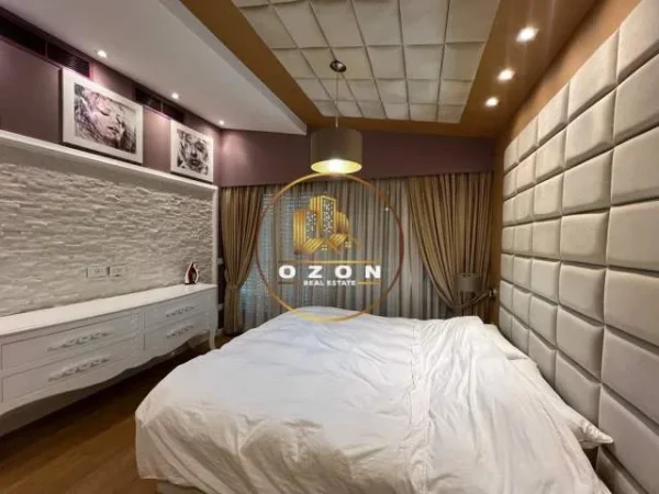 Tirane, jepet me qera apartament 3+1 Kati 3, 200 m² 2.000 Euro (Kodra e Diellit 1)