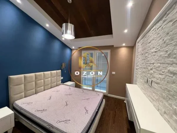 Tirane, jepet me qera apartament 3+1 Kati 3, 200 m² 2.000 Euro (Kodra e Diellit 1)