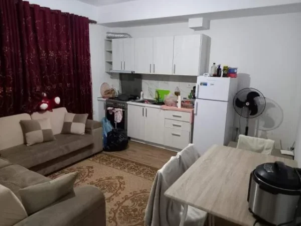 Tirane, jepet me qera 60 m² 250 Euro