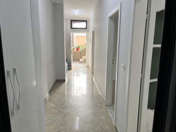 Tirane, jepet me qera ambjent biznesi Kati 1, 70 m² 700 Euro (Tek Spotali i femijeve, QSUT)