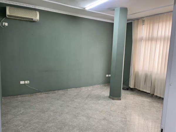 Tirane, jepet me qera ambjent biznesi Kati 1, 70 m² 700 Euro (Tek Spotali i femijeve, QSUT)