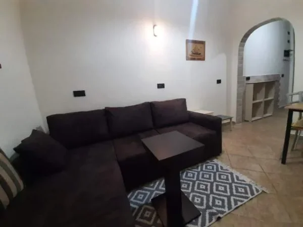 Tirane, jepet me qera 1+1 totalisht i mobiluar tek Bulevardi i Ri 47 m²