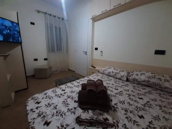 Tirane, jepet me qera 1+1 totalisht i mobiluar tek Bulevardi i Ri 47 m²