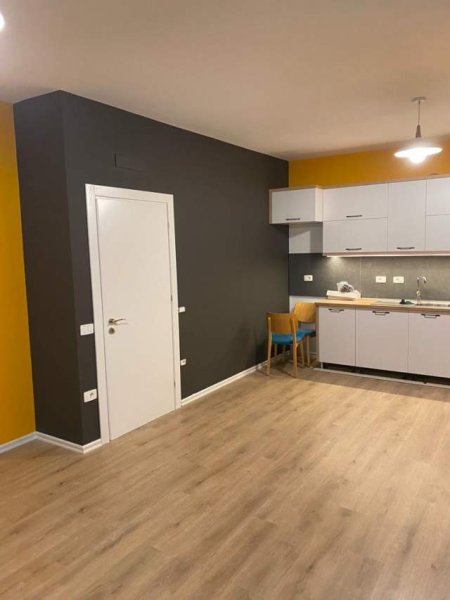 Tirane, jepet me qera apartament 2+1 Kati 8, 250 Euro (KAMEZ)