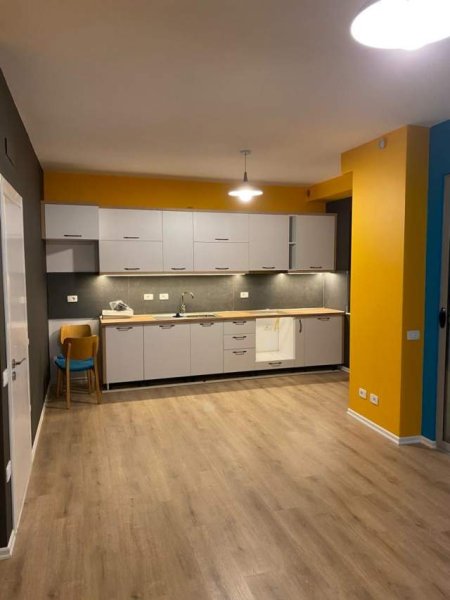 Tirane, jepet me qera apartament 2+1 Kati 8, 250 Euro (KAMEZ)