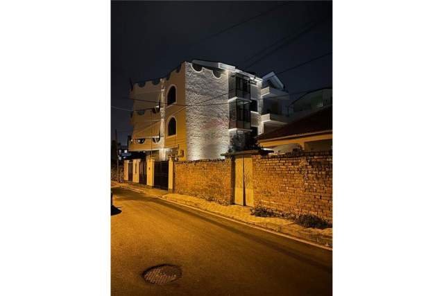 Tirane, jepet me qera zyre Kati 1, 143 m² 3.000 Euro (Rruga Ali Demi)