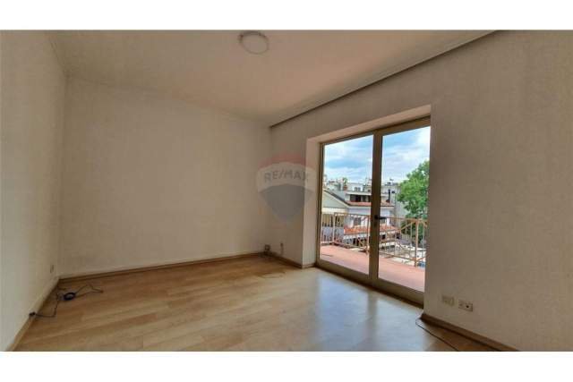 Tirane, jepet me qera zyre Kati 3, 210 m² 1.800 Euro (Nikolla Tupe)