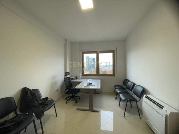 Tirane, jepet me qera zyre Kati 12, 104 m² 1.500 Euro (KULLAT BINJAKE)