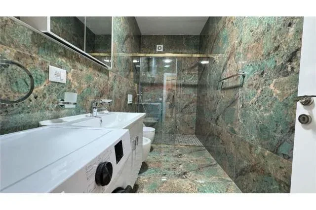 Tirane, jepet me qera apartament 2+1+A Kati 5, 115 m² 1.200 Euro (kompleksi olimpik)