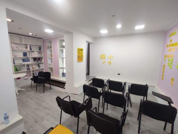 Tirane, jepet me qera zyre Kati 0, 60 m² 1.000 Euro (Blloku)