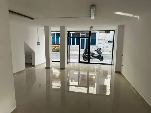Tirane, jepet me qera dyqan Kati 0, 85 m² 800 Euro (Ne Don Bosko)
