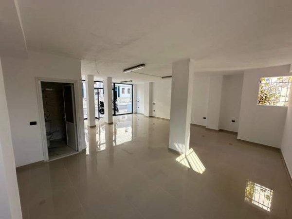 Tirane, jepet me qera dyqan Kati 0, 85 m² 800 Euro (Ne Don Bosko)