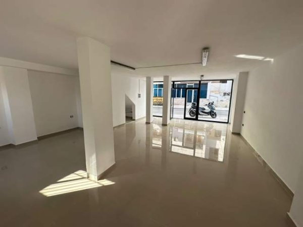 Tirane, jepet me qera dyqan Kati 0, 85 m² 800 Euro (Ne Don Bosko)