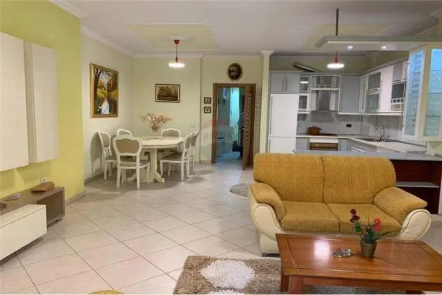 Tirane, ofert apartament 2+1 Kati 1, 127 m² 650 Euro (Kompleksi Dinamo)
