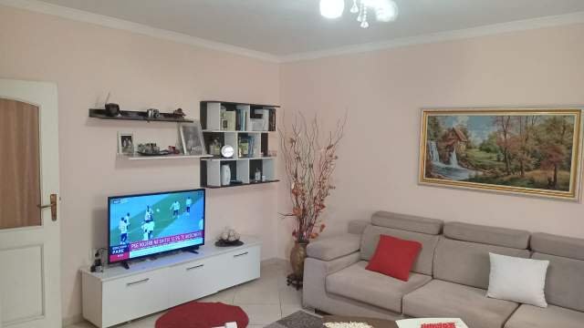 Tirane, jepet me qera apartament 1+1+BLK Kati 2, 70 m² 400 Euro (Porcelan)