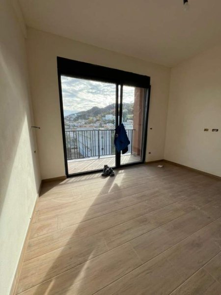 Tirane, shitet apartament 2+1+A+BLK Kati 4, 101 m² 134.000 Euro (Perball Spitalit Amerikan 3 tek Aku)