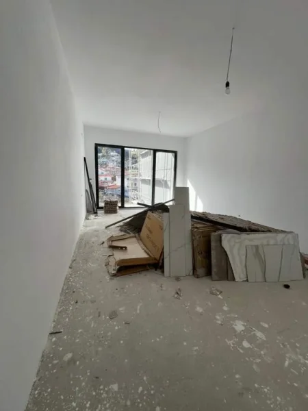 Tirane, shitet apartament 1+1+BLK Kati 5, 71 m² 95.000 Euro (Perball Spitalit Amerikan 3 tek Aku)