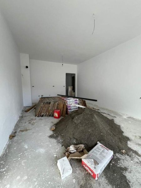 Tirane, shitet apartament 1+1+BLK Kati 5, 71 m² 95.000 Euro (Perball Spitalit Amerikan 3 tek Aku)