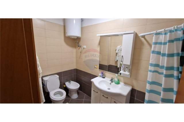 Tirane, jepet me qera apartament 1+1+BLK Kati 3, 70 m² 550 Euro