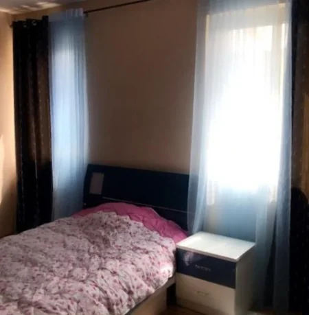 Tirane, jepet me qera apartament 2+1+BLK Kati 3, 92 m² 400 Euro (rruga kongresi manastirit)