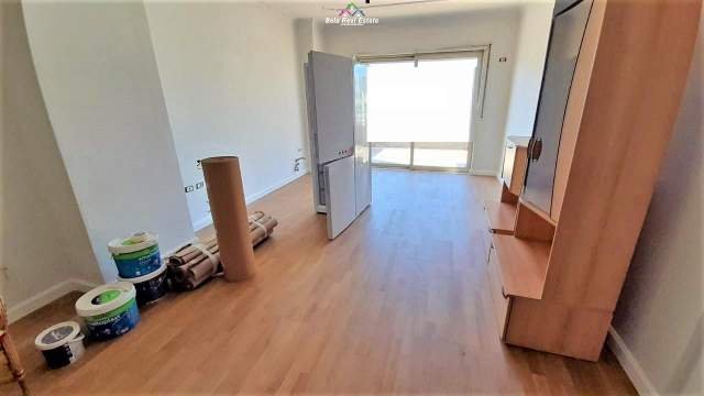 Tirane, jepet me qera zyre Kati 6, 130 m² 600 Euro (Stacioni I Trenit)