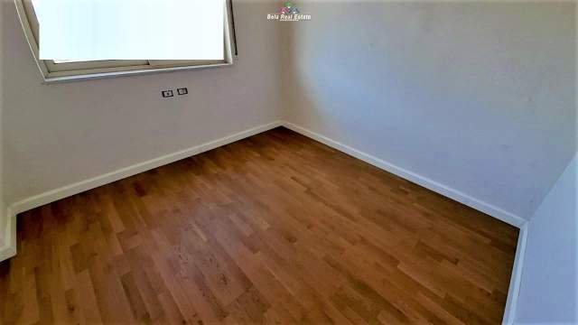 Tirane, jepet me qera zyre Kati 6, 130 m² 600 Euro (Stacioni I Trenit)