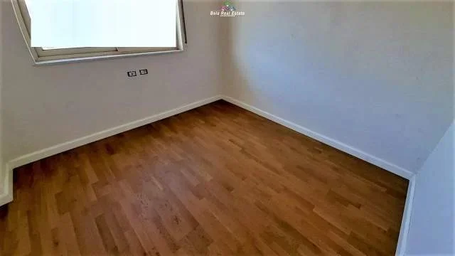 Tirane, jepet me qera zyre Kati 6, 130 m² 600 Euro (Stacioni I Trenit)