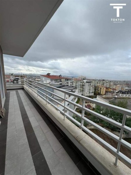 Tirane, jepet me qera apartament 3+1+BLK Kati 3, 134 m² 550 Euro (Rruga e Dajtit) TT 435