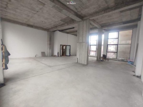 Tirane, jepet me qera zyre Kati 1, 1.966 m² 5.000 Euro (myslym shyri)
