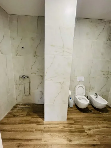 Tirane, jepet me qera apartament Kati 4, 120 m² 650 Euro (Frosina Plaku)