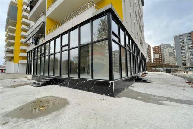 Tirane, shes ambjent biznesi Kati 0, 109 m² 320.000 Euro (fusha e aviacionit)