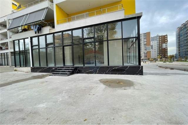 Tirane, shes ambjent biznesi Kati 0, 109 m² 320.000 Euro (fusha e aviacionit)