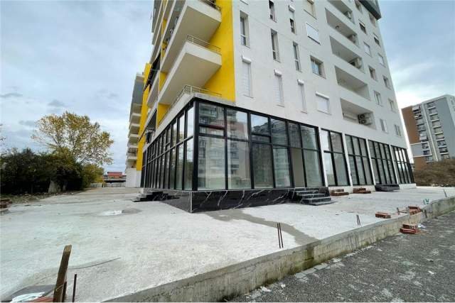 Tirane, shes ambjent biznesi Kati 0, 109 m² 320.000 Euro (fusha e aviacionit)