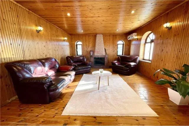 Tirane, jepet me qera apartament 3+1+A+BLK Kati 4, 219 m² 450 Euro (Rruga e Dibres)