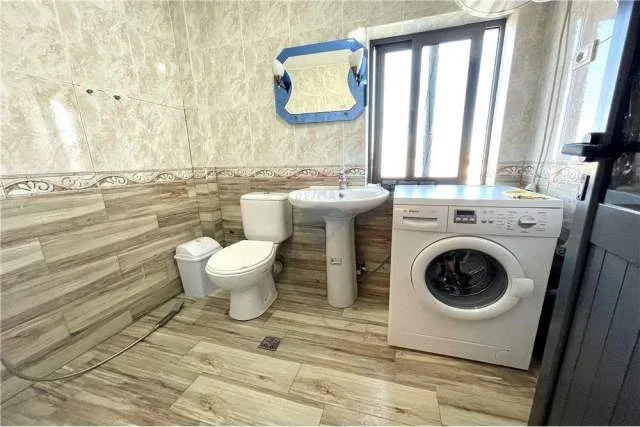 Tirane, jepet me qera apartament 3+1+A+BLK Kati 4, 219 m² 450 Euro (Rruga e Dibres)