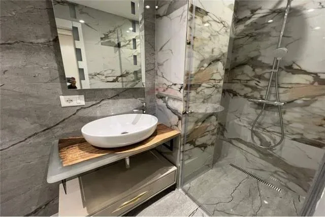 Tirane, jepet me qera apartament 2+1+A+BLK Kati 1, 130 m² 1.300 Euro (Bllok)