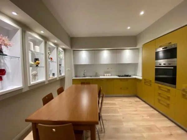 Tirane, jepet me qera apartament 2+1+BLK Kati 7, 98 m² 800 Euro (Rruga e Barikdave)