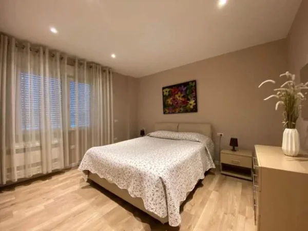 Tirane, jepet me qera apartament 2+1+BLK Kati 7, 98 m² 800 Euro (Rruga e Barikdave)