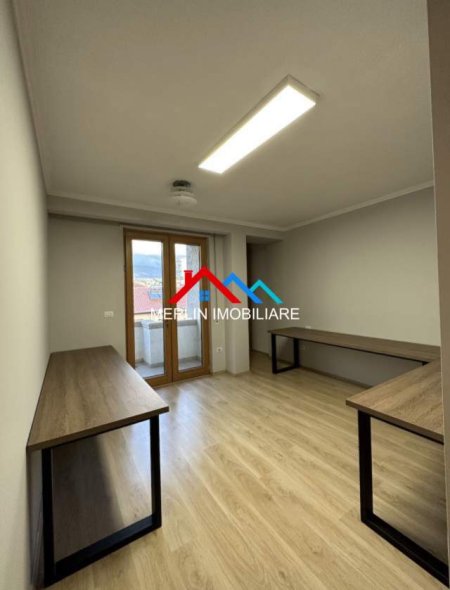 Tirane, jepet me qera zyre Kati 3, 180 m² 1.300 Euro (Mine Peza)