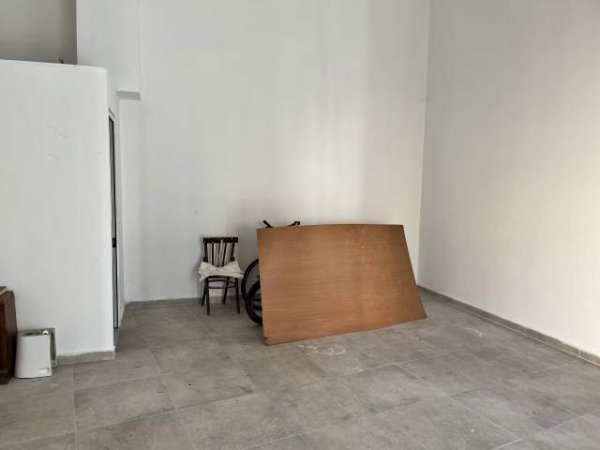 Tirane, jepet me qera ambjent biznesi Kati 0, 55 m² 600  (Rruga Barrikadave)