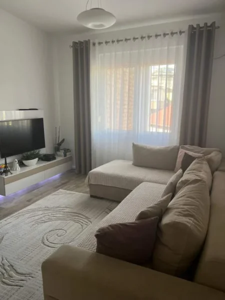 Tirane, jepet me qera apartament 2+1 Kati 4, 90 m² 650 Euro (Stadiumi Dinamo)