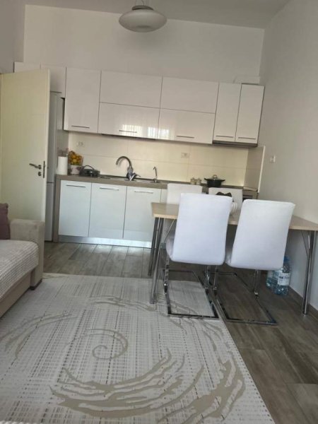 Tirane, jepet me qera apartament 2+1 Kati 4, 90 m² 650 Euro (Stadiumi Dinamo)