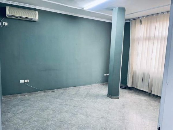 AMBJENT BIZNESI ME QERA  📍Tek Spitali i femijeve QSUT 70 m² 700 Euro (QSUT)