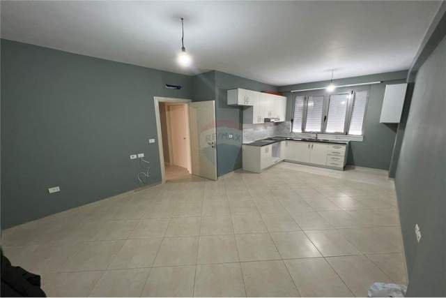 Tirane, jepet me qera apartament 2+1 Kati 8, 65 m² 250 Euro