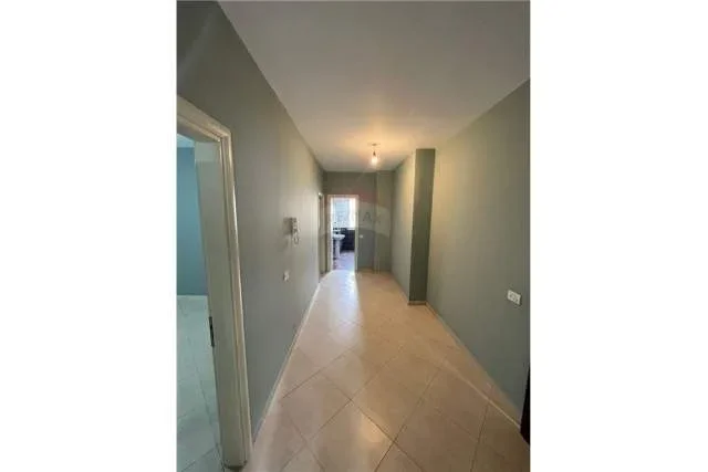 Tirane, jepet me qera apartament 2+1 Kati 8, 65 m² 250 Euro