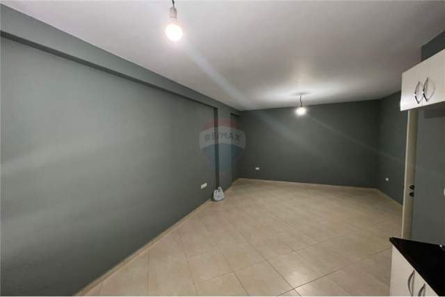 Tirane, jepet me qera apartament 2+1 Kati 8, 65 m² 250 Euro