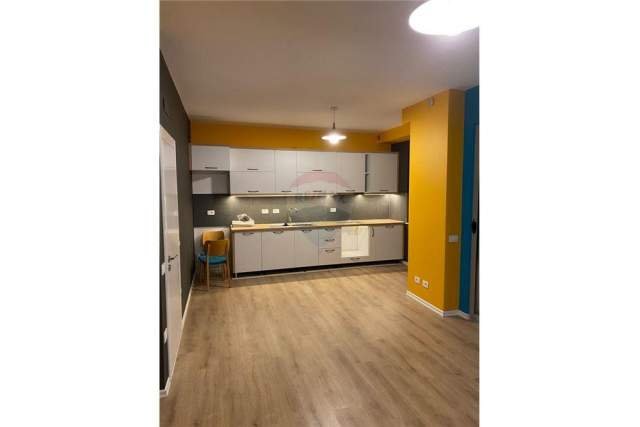 Tirane, jepet me qera apartament 2+1 Kati 8, 75 m² 250 Euro