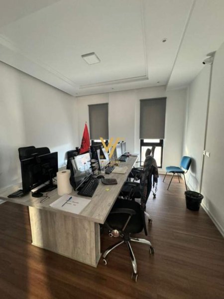 Tirane, jepet me qera zyre Kati 7, 130 m² 1.000 Euro (RRUGA E KAVAJES)