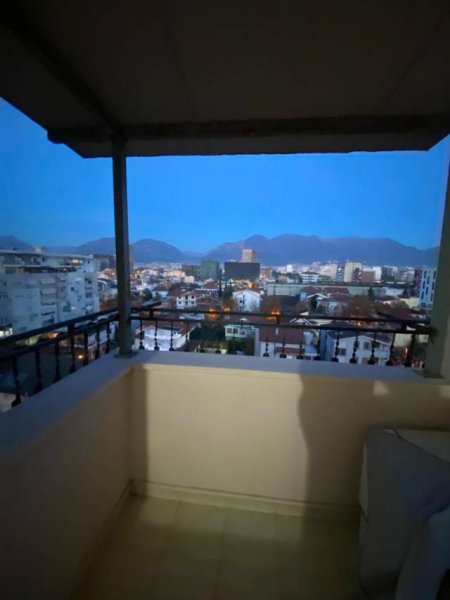 Tirane, jepet me qera apartament 2+1 Kati 7, 500 Euro (Don Bosko)