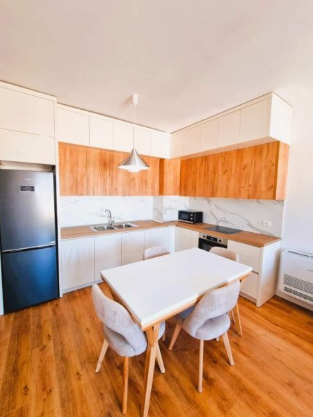 Tirane, jepet me qera apartament 1+1+A+BLK 70 m² 800 Euro (Kompleksi Dinamo)
